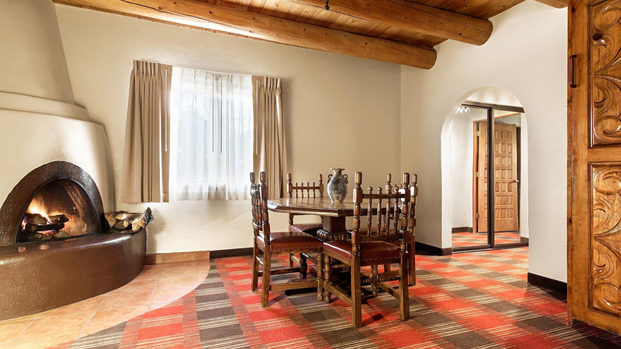Sagebrush Inn & Suites Таос Екстериор снимка